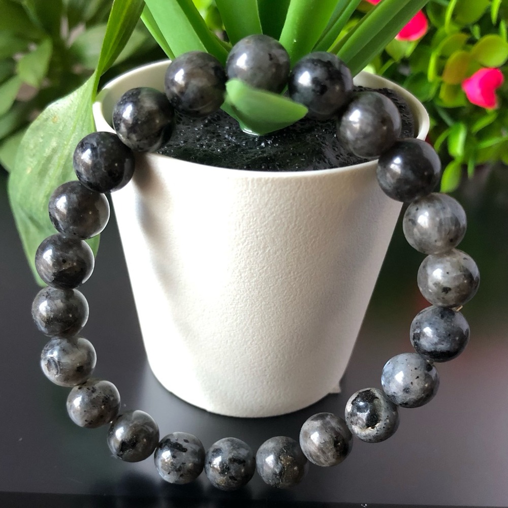 Elegant Gray Beaded Bracelet - Picture 2 of 3